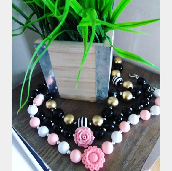 Other - Girls Broken Boutique Bubble Necklaces